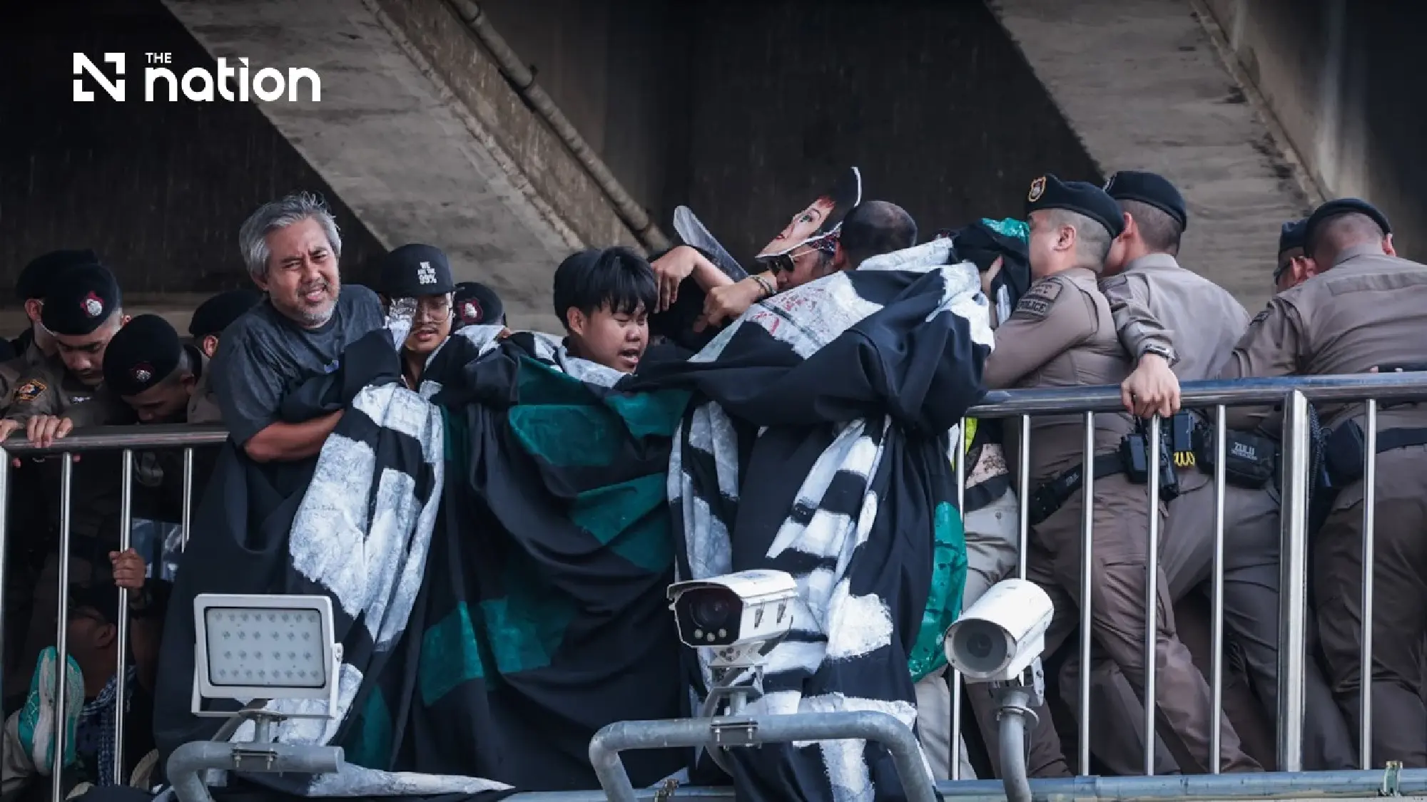 Thai protesters accuse World Bank and IMF of favouring the rich - Photo 8