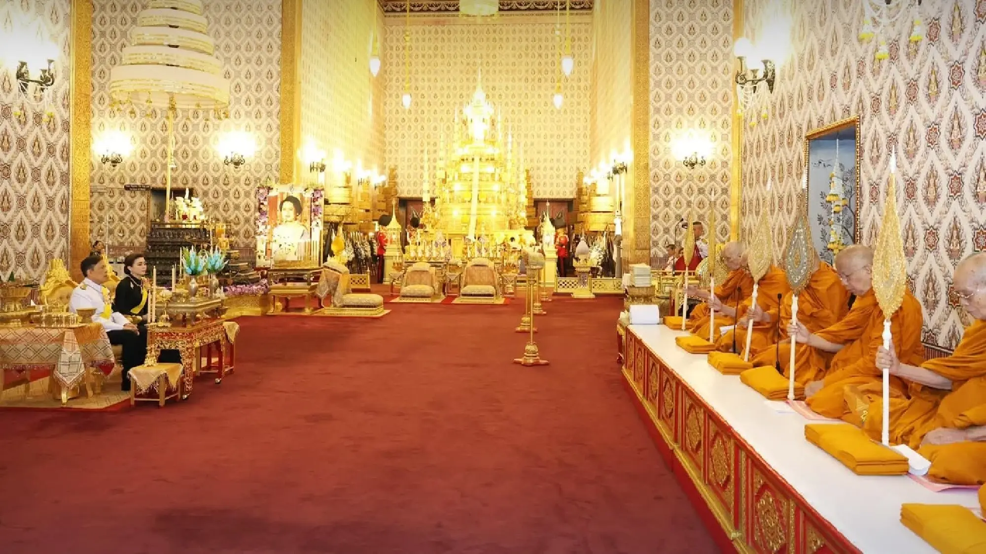 Their Majesties mark first anniversary of Queen Sirikit's passing - Photo 7