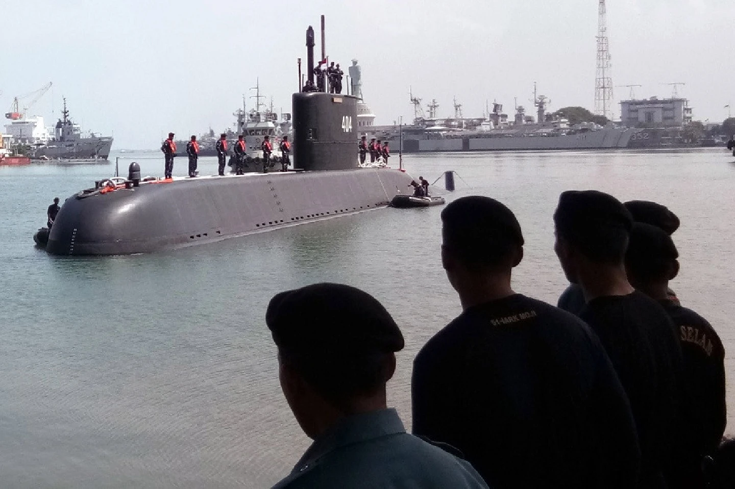Indonesia searching for missing submarine with 53 on board