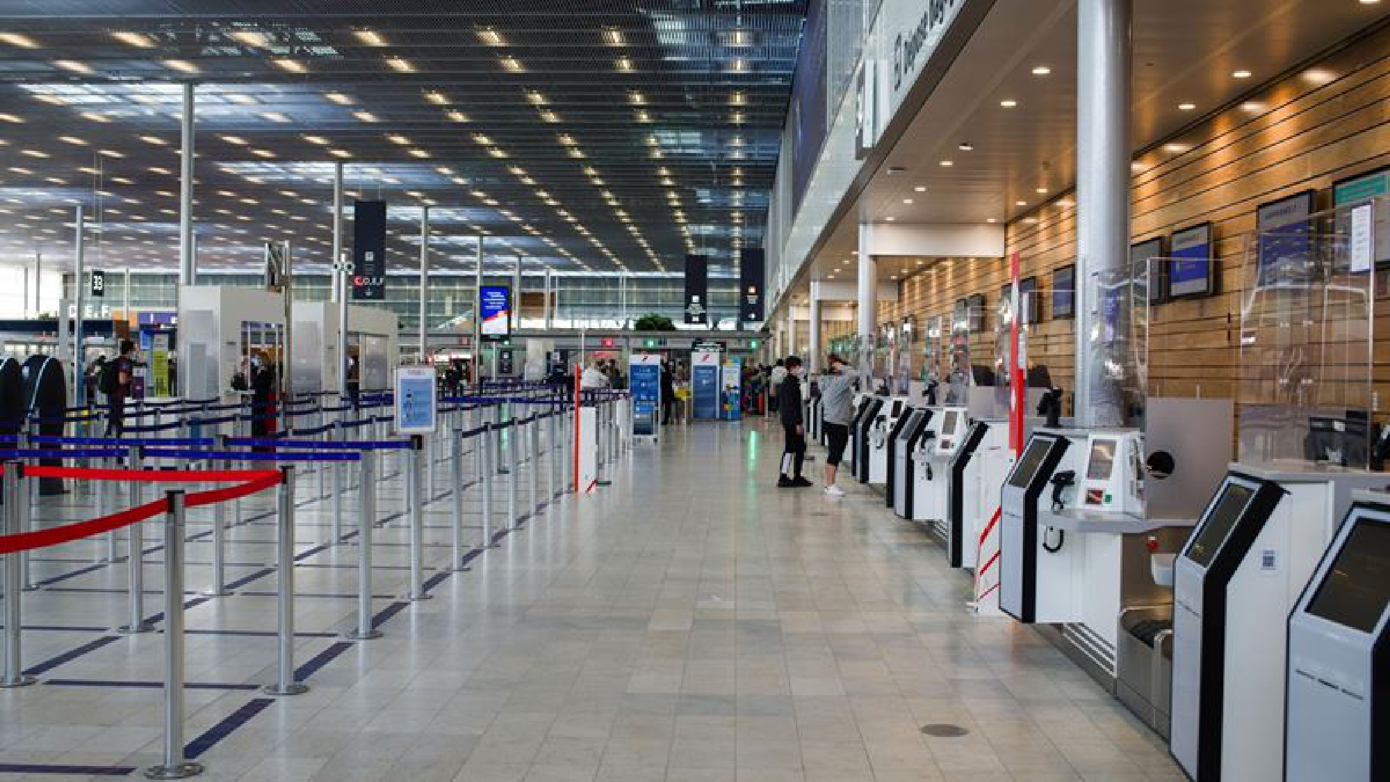 Airlines see covid setbacks driving industry to $48 billion loss