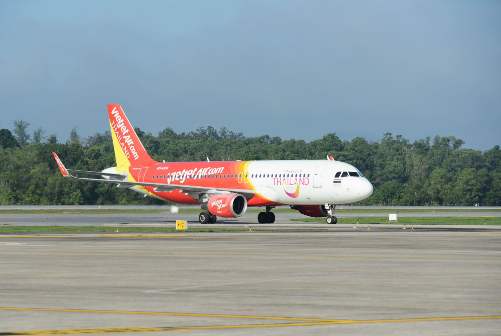 Thai Vietjet continues flying despite third wave