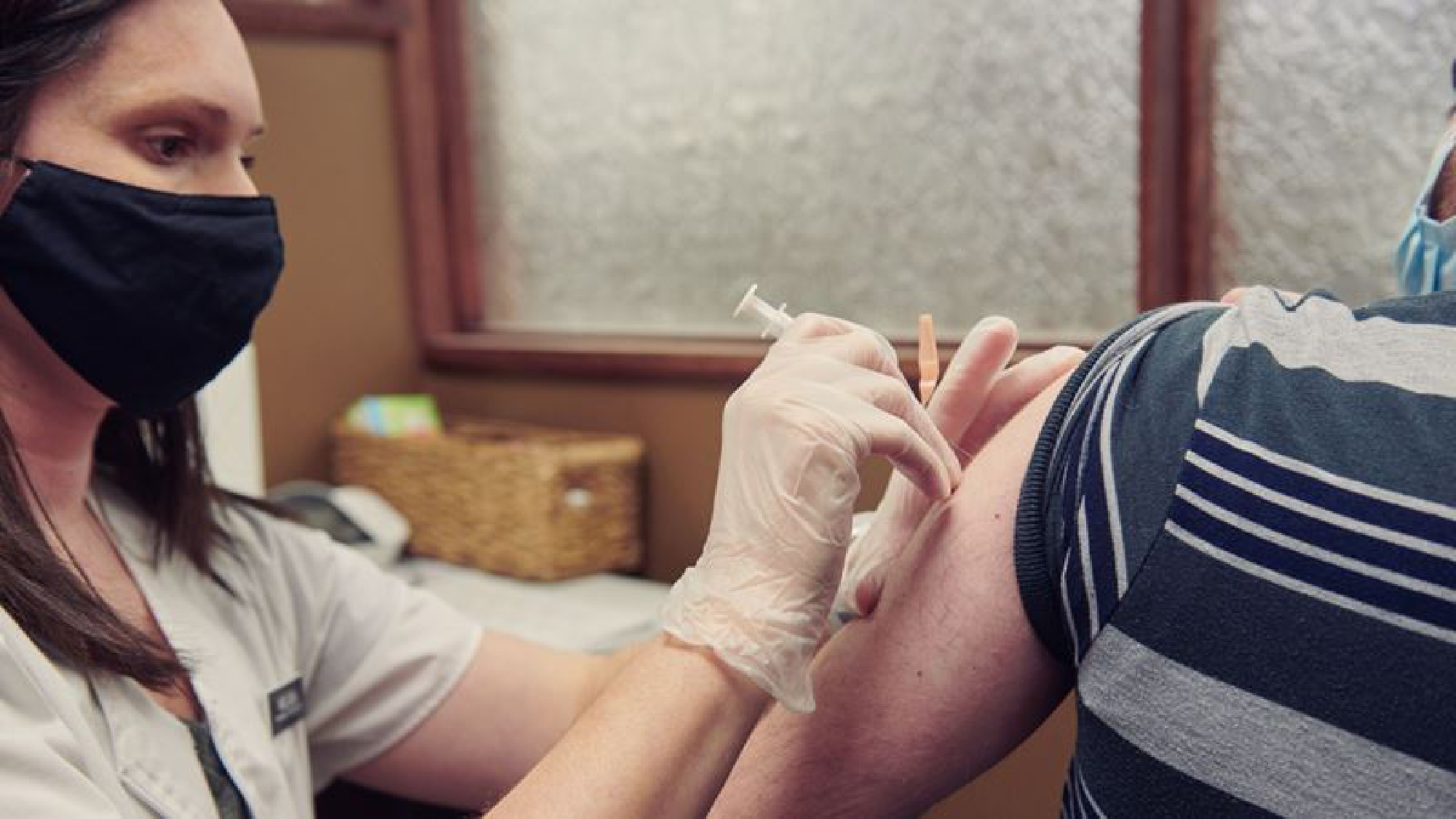 Stop vaccine finger wagging, says top U.S. health official