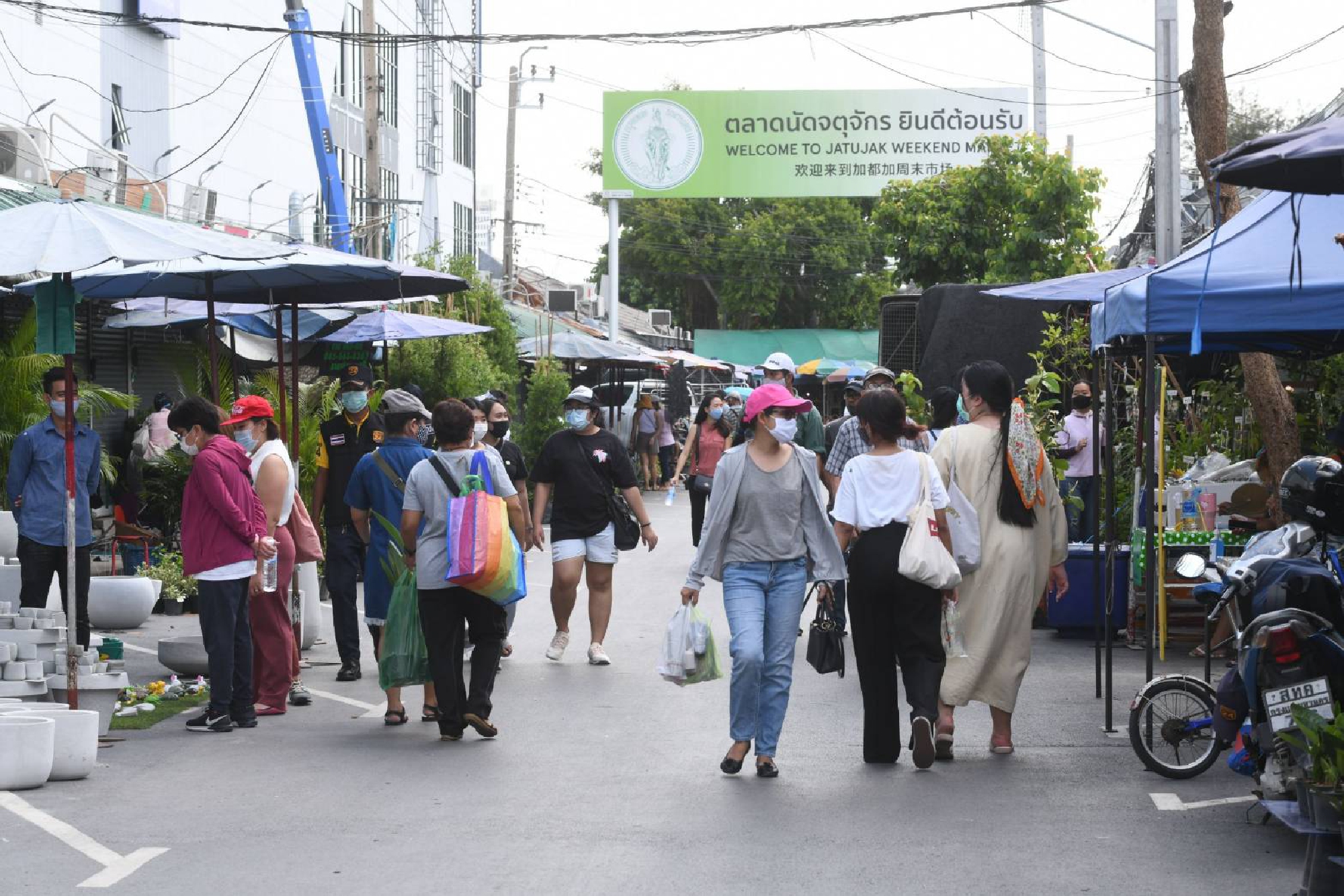 Third wave forces Chatuchak Market to postpone weekday opening until June