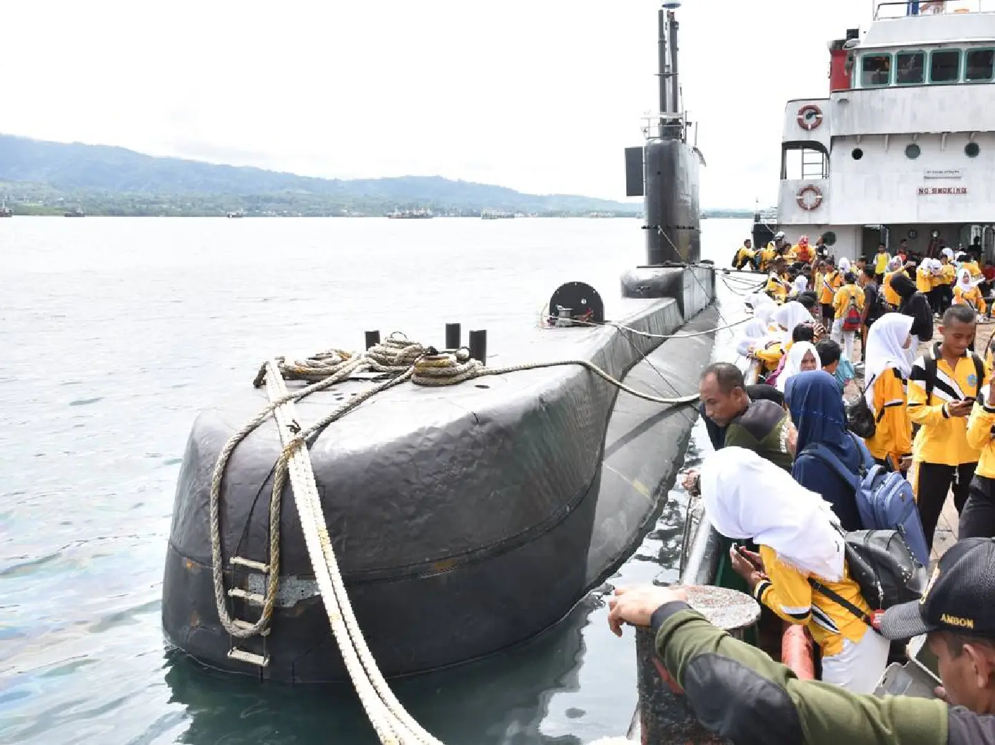 Sailors on missing KRI Nanggala submarine have oxygen until Saturday