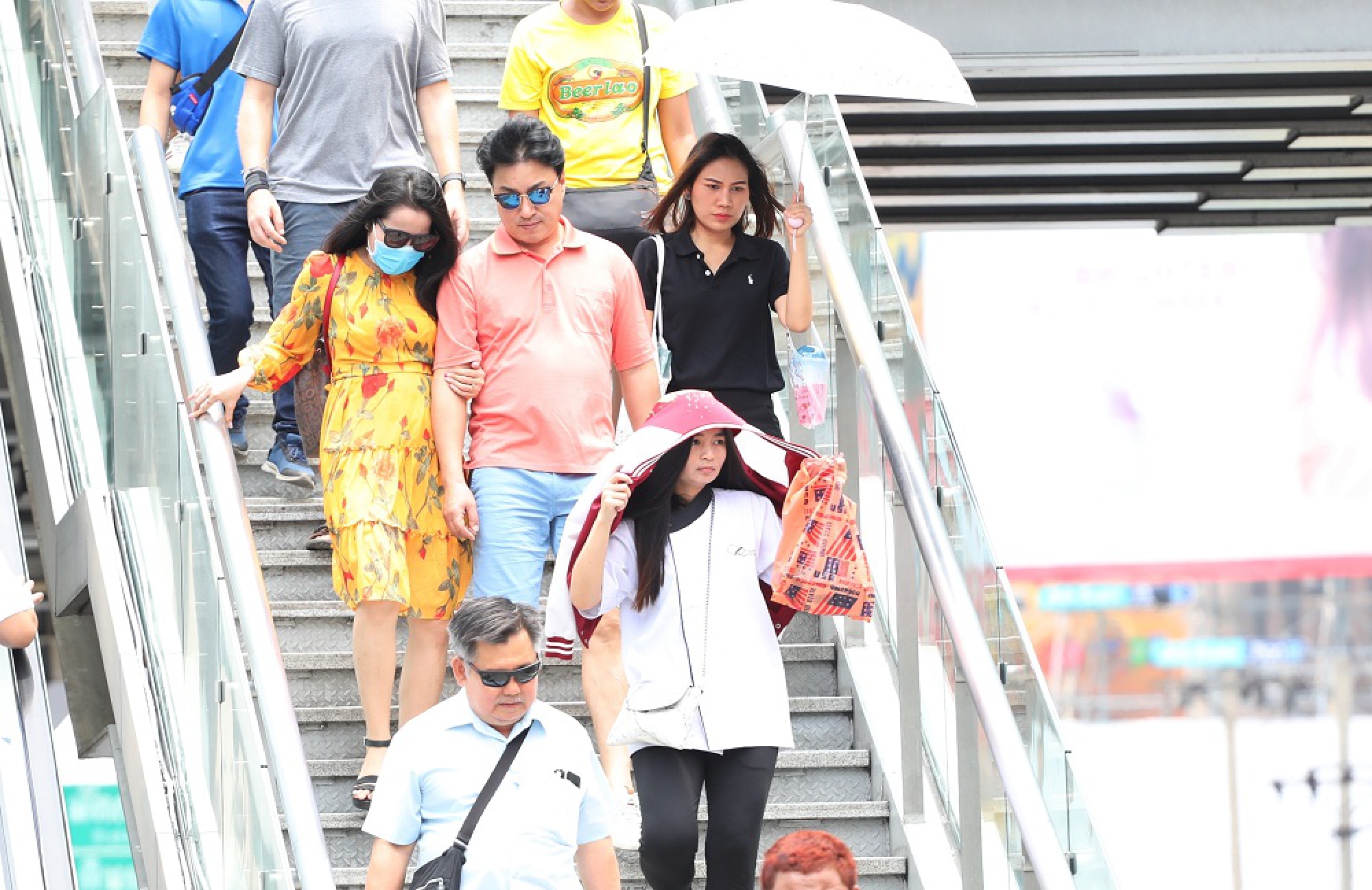 Hot, hazy day forecast for upper Thailand, thundershowers in South