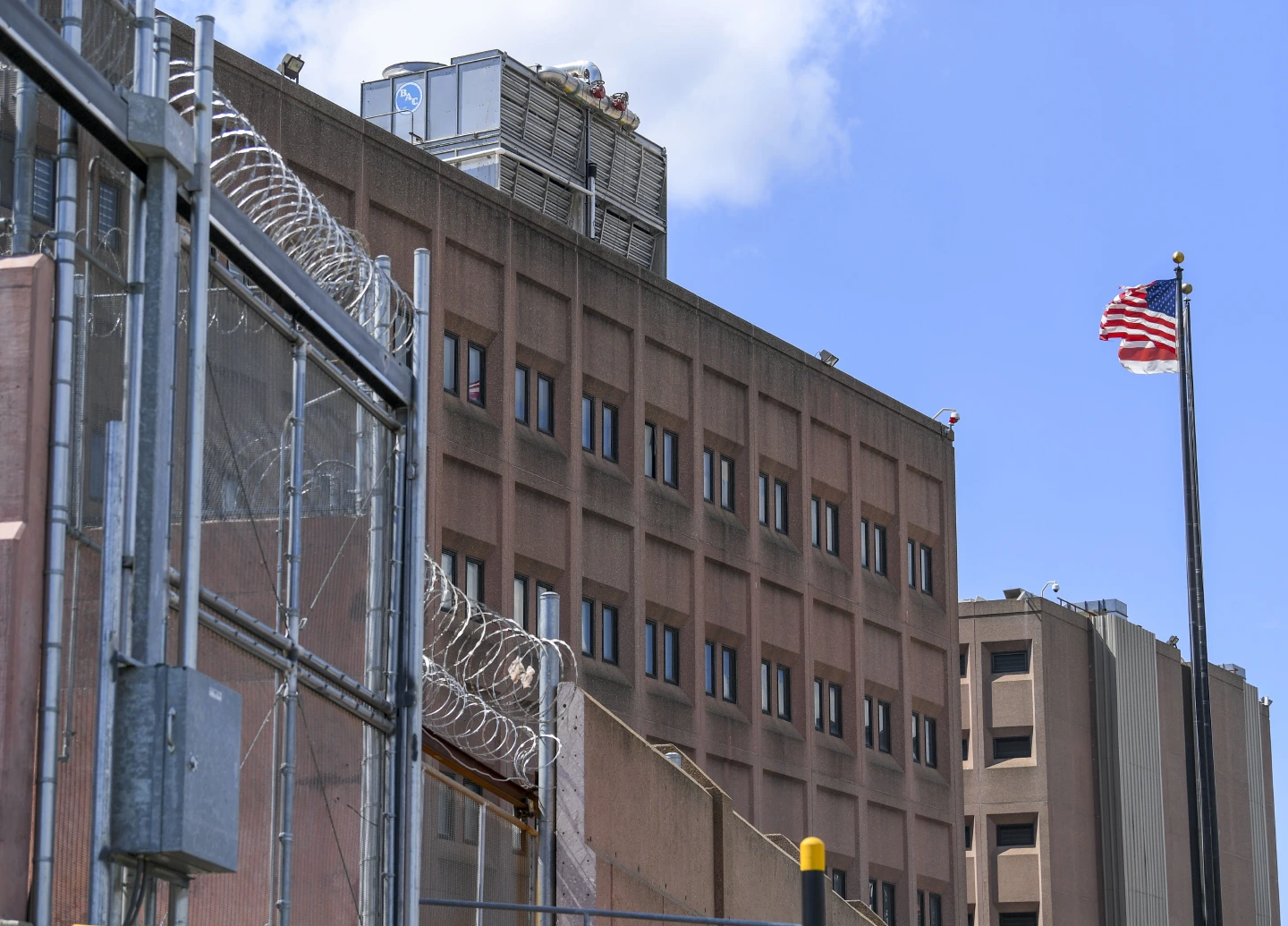 D.C. officials ignore growing pressure to end 23-hour covid lockdown at jail
