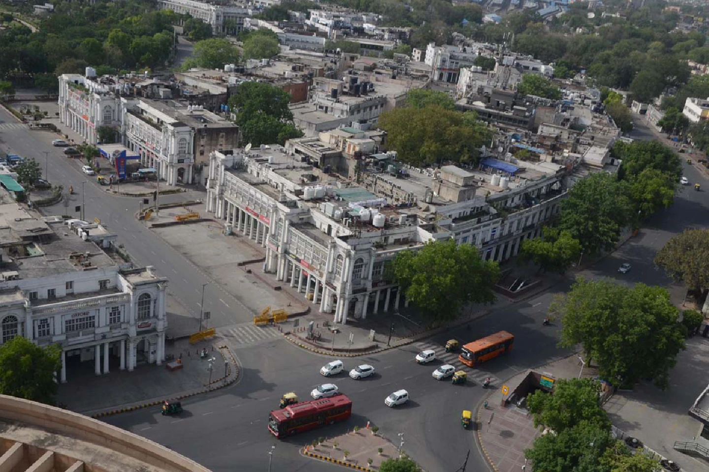 Delhi government announces lockdown, exempts essential services