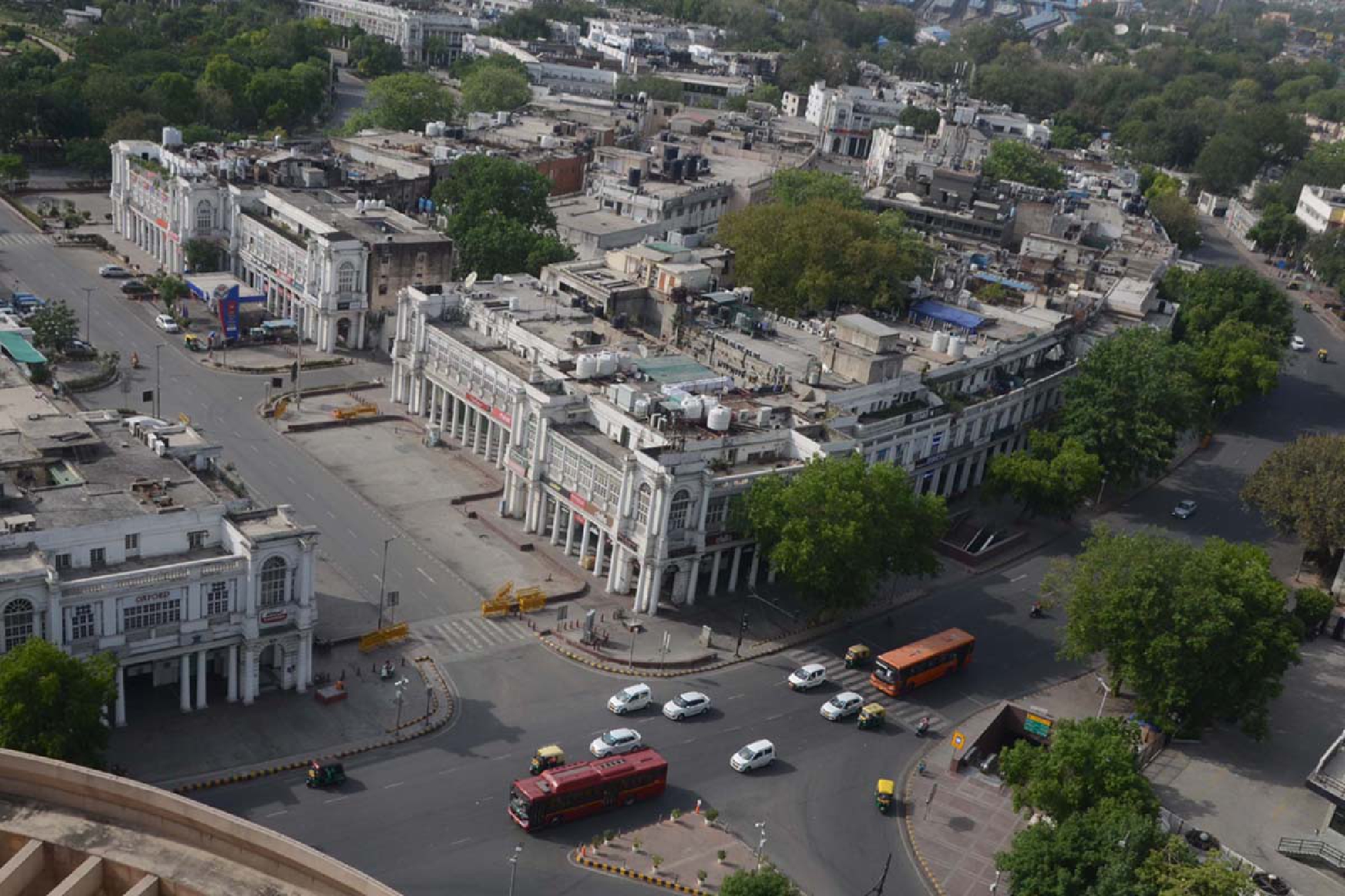 Delhi government announces lockdown, exempts essential services