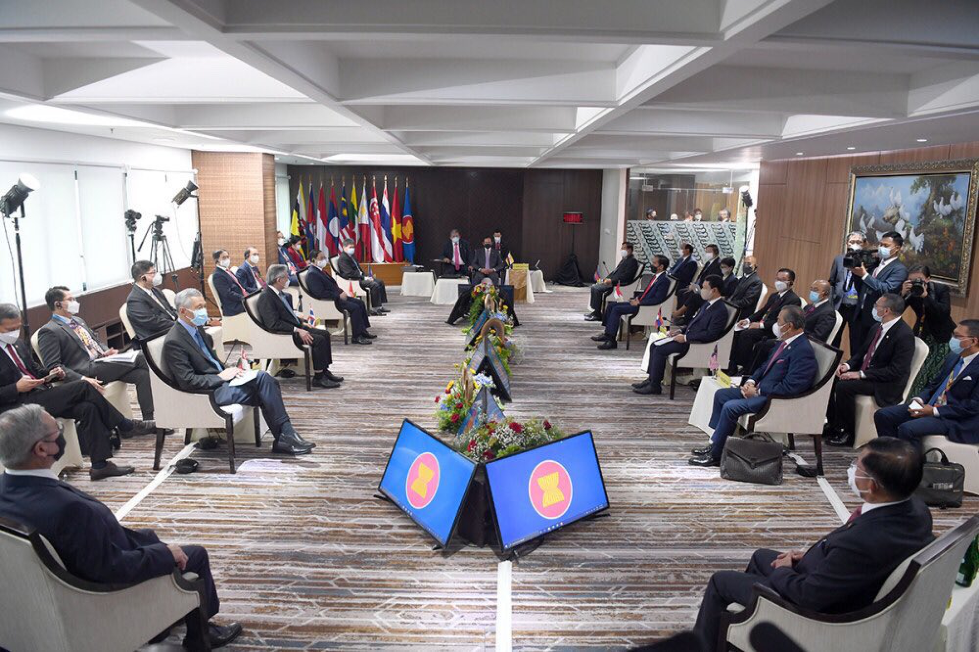 Foreign minister attends ASEAN Leaders’ Meeting in Jakarta