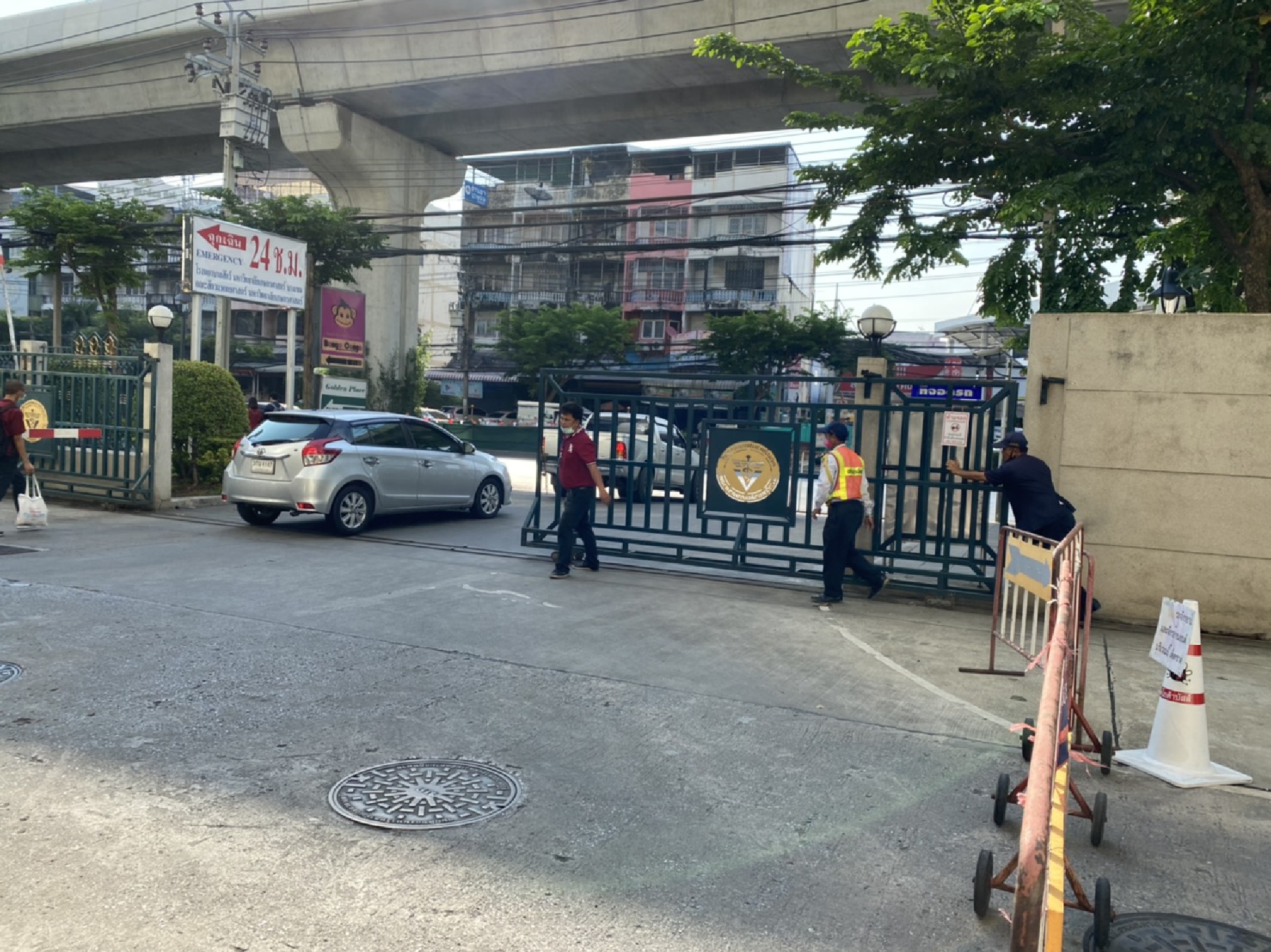 KU Animal Hospital shuts for a day after customer tests positive