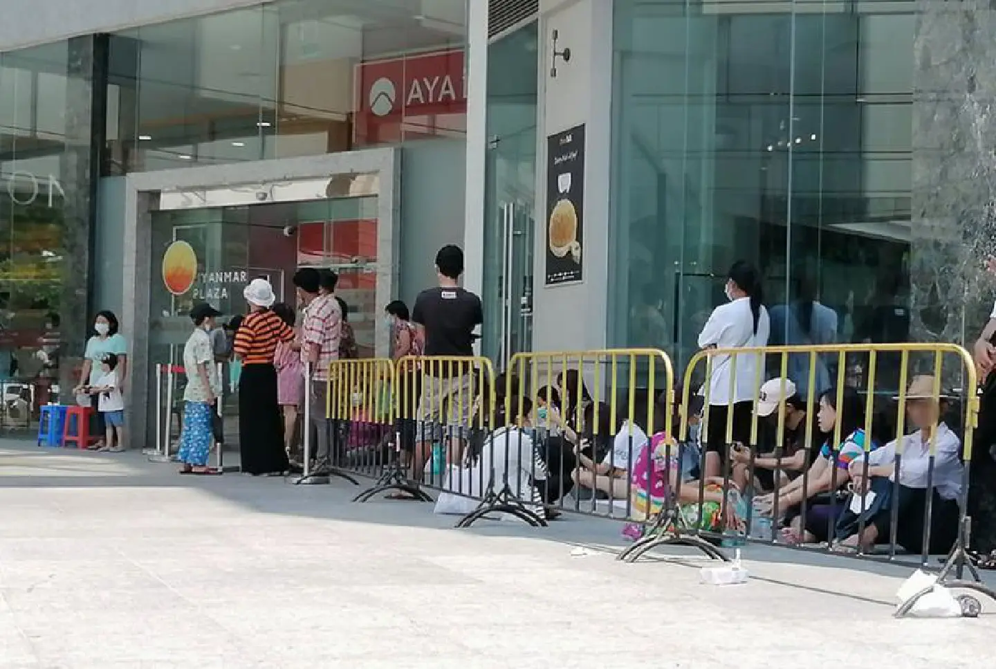 Some private banks re-run for some services, Yangon ATMs being crowded Some private banks re-run for some services, Yangon ATMs being crowded