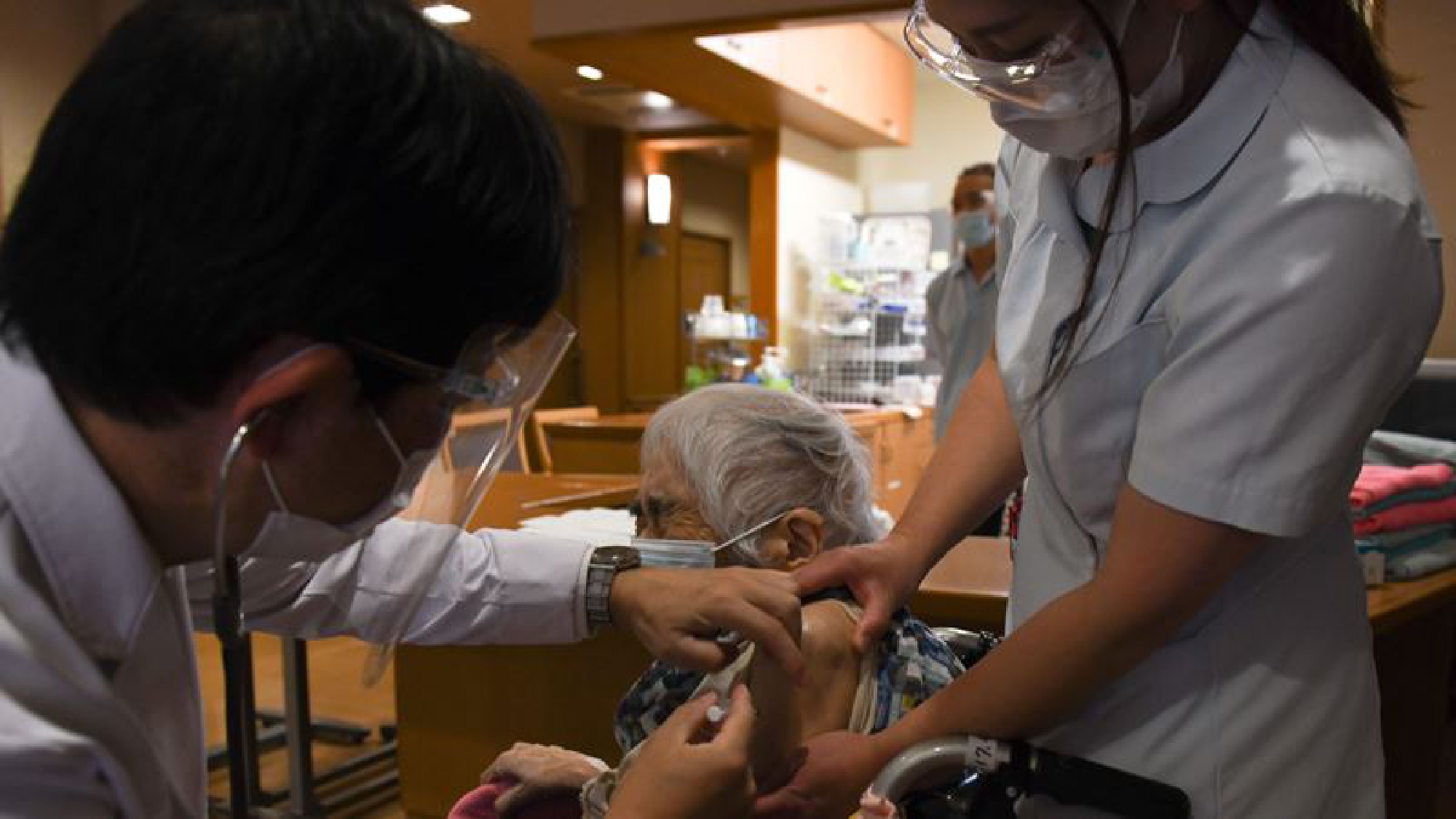 Glacial pace of vaccinations threatens Japans Olympic moment