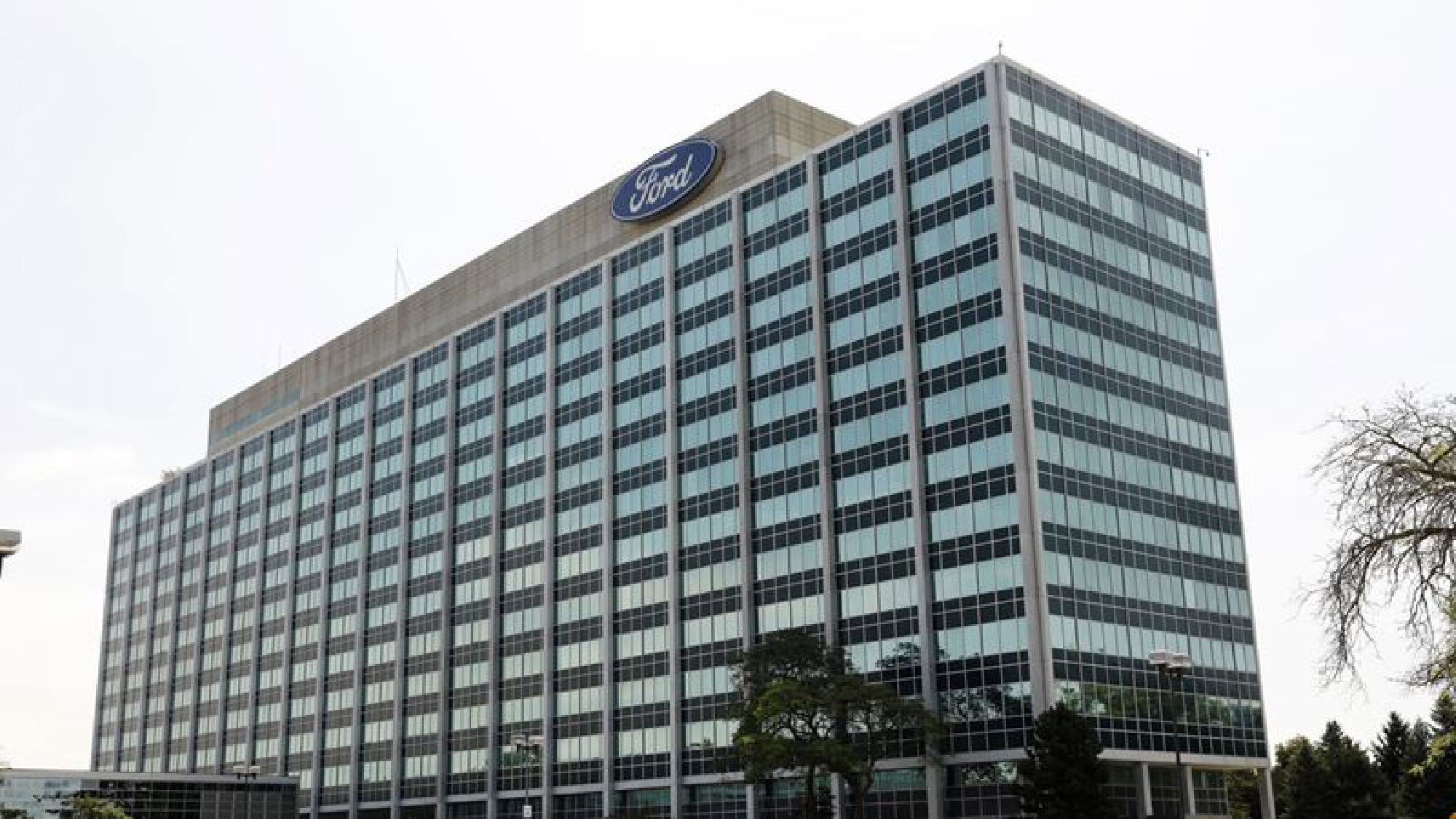 Ford boosts electric-vehicle spending to $30 billion by 2025