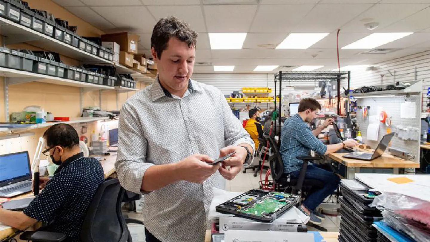 Microsoft and Apple wage war on gadget right-to-repair laws Microsoft and Apple wage war on gadget right-to-repair laws
