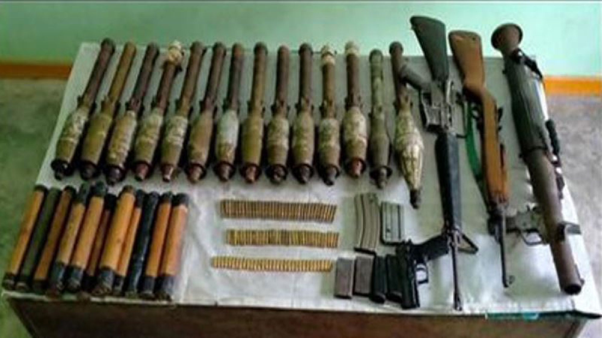 Three men with weapons and ammunition caught: military information team