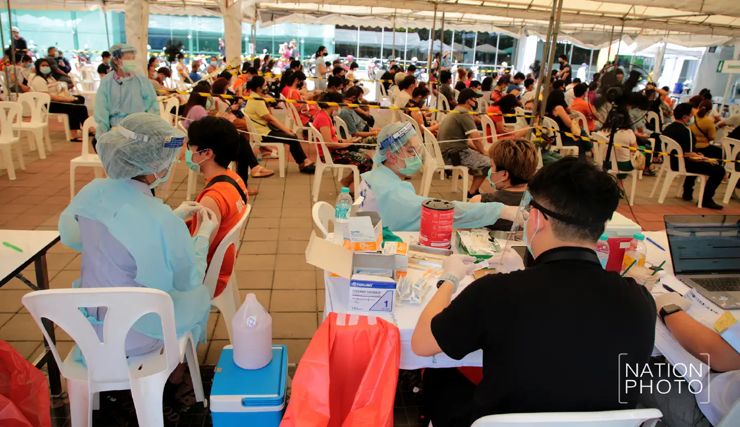 Klong Toei vaccination boosted to 3,000 shots per day in race against contagion
