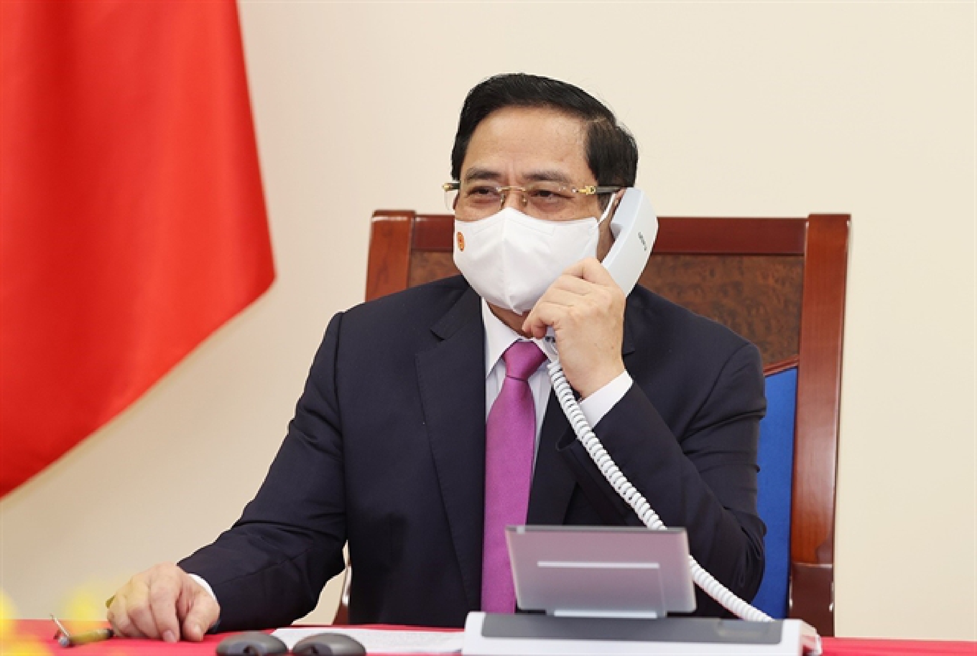 VN, Thai PMs to work together to overcome pandemic challenges