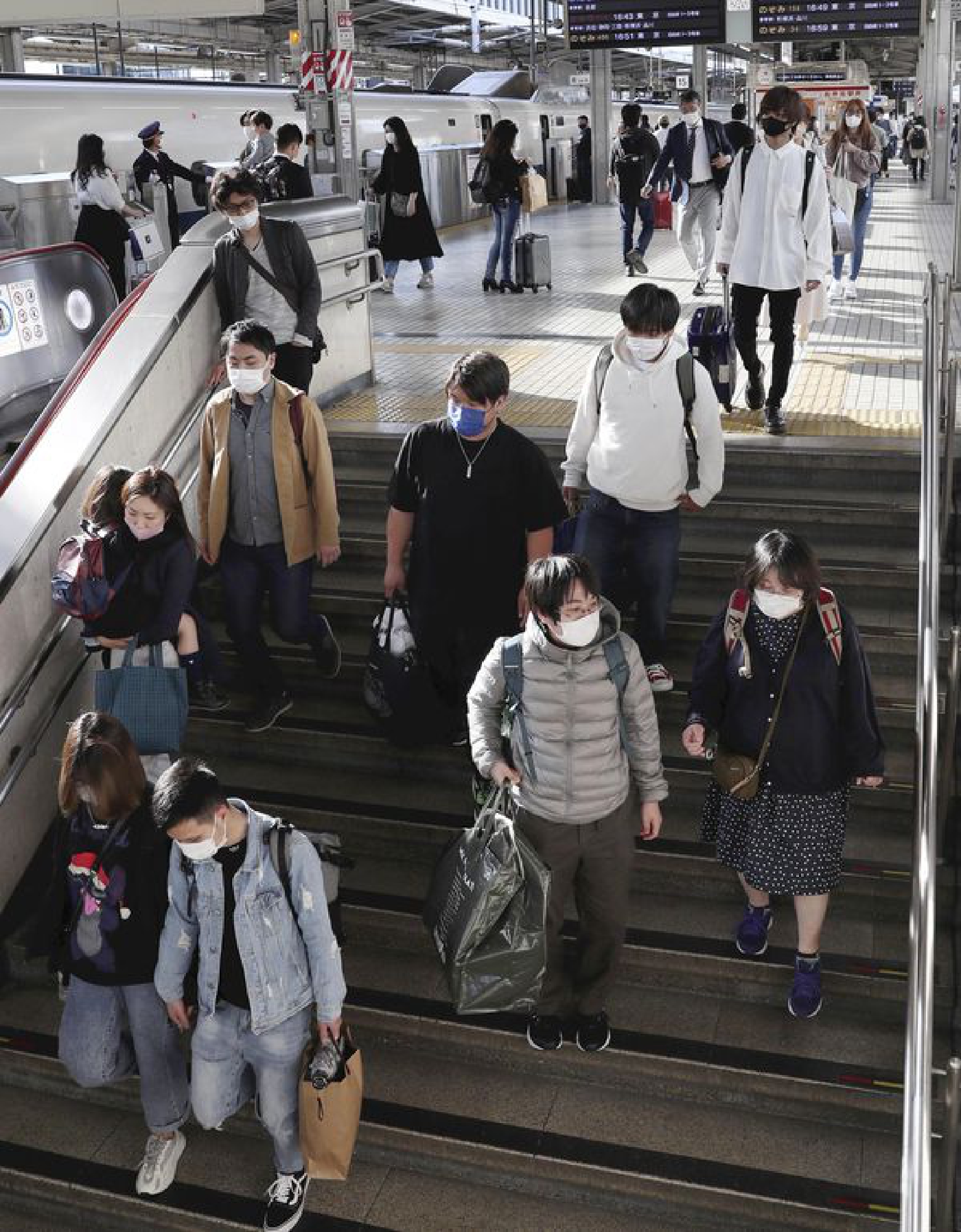 Travel surges during Golden Week holidays in Japan