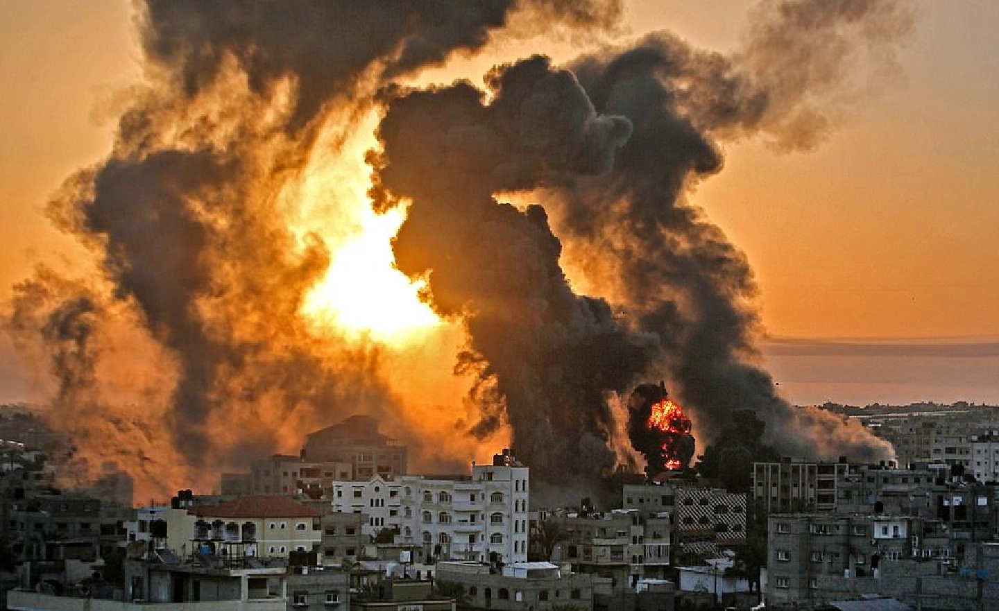 Israeli forces hit Hamas tunnels in Gaza as all-out war looms; more rockets rain down