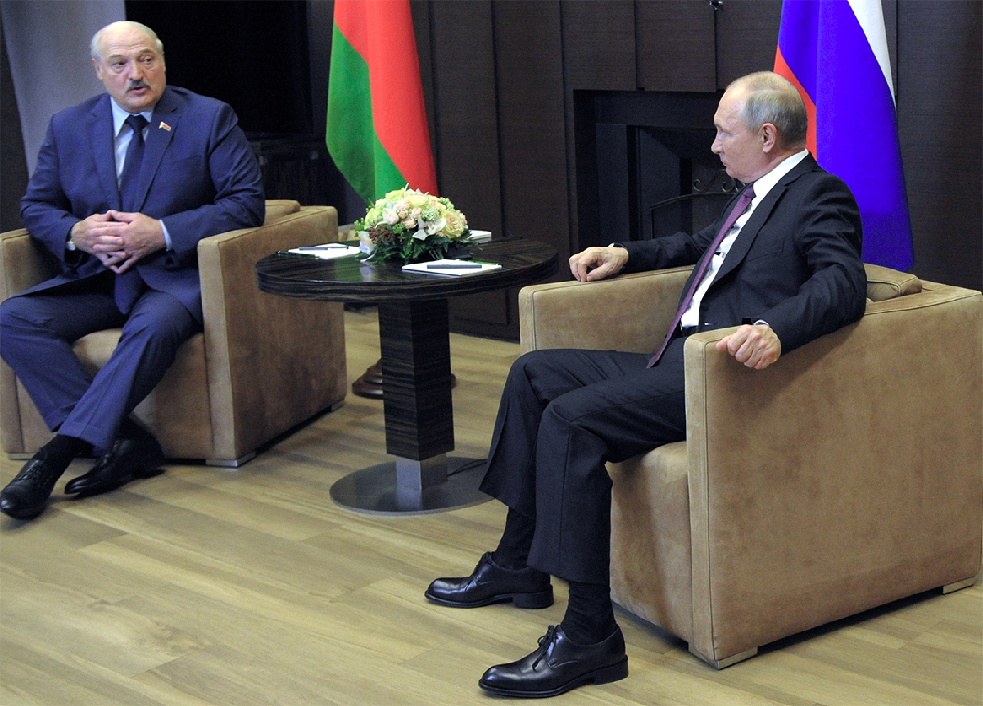 Putin shows his support for Lukashenko as West moves to isolate Belarus