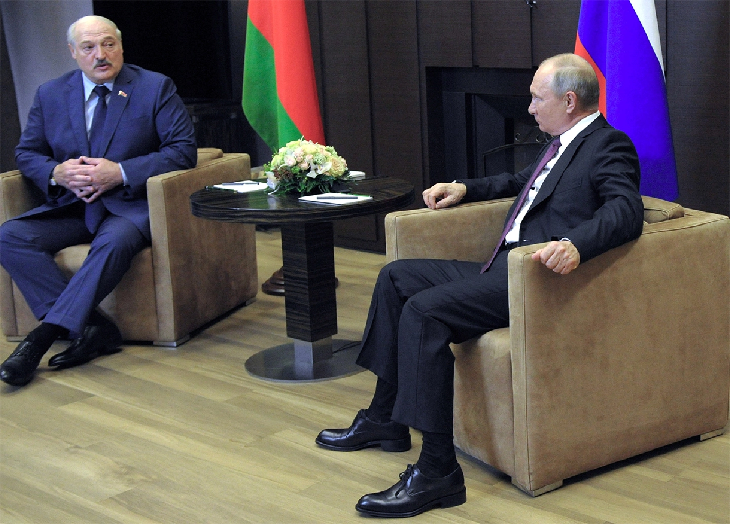 Putin shows his support for Lukashenko as West moves to isolate Belarus