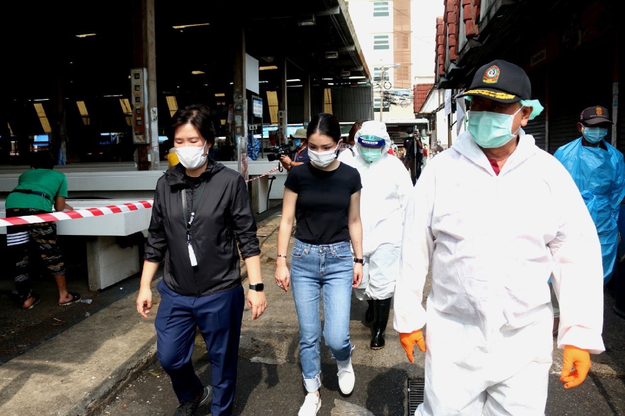 ‘Star’ MPs join battle against virus outbreak in Bangkok