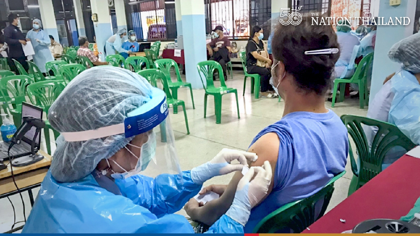 BMA inoculates 3,000 Klong Toei residents in bid to control cluster