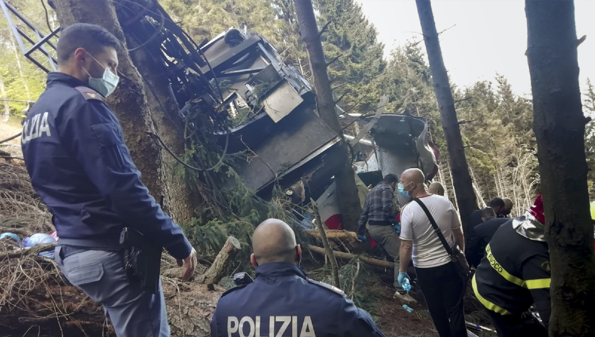 Cable car collapse in northern Italy kills 14