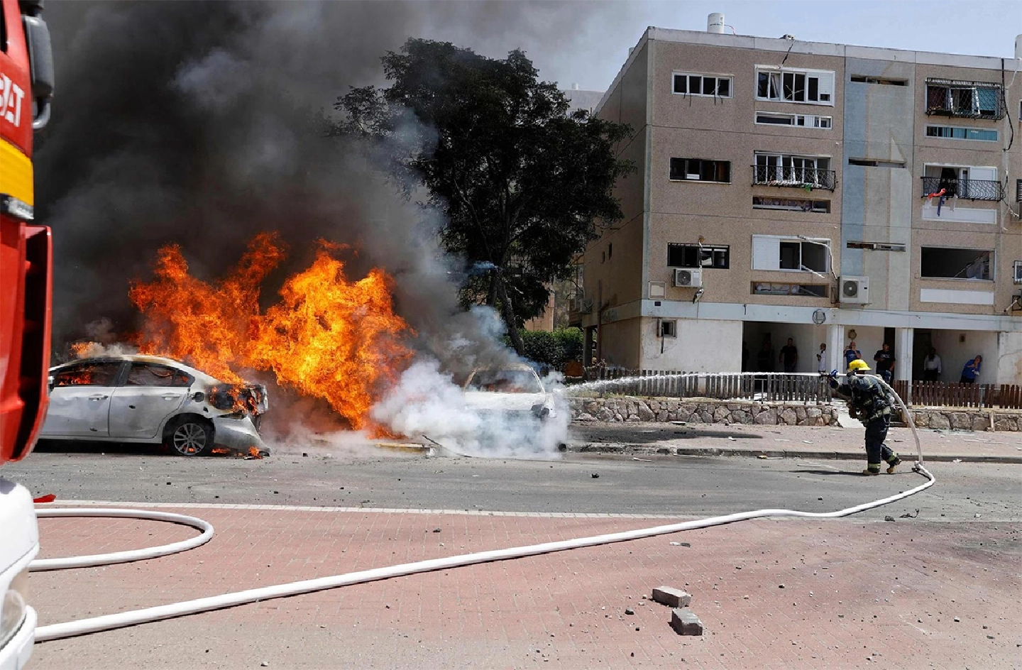 Gaza militants fire rockets near Jerusalem as violence swells