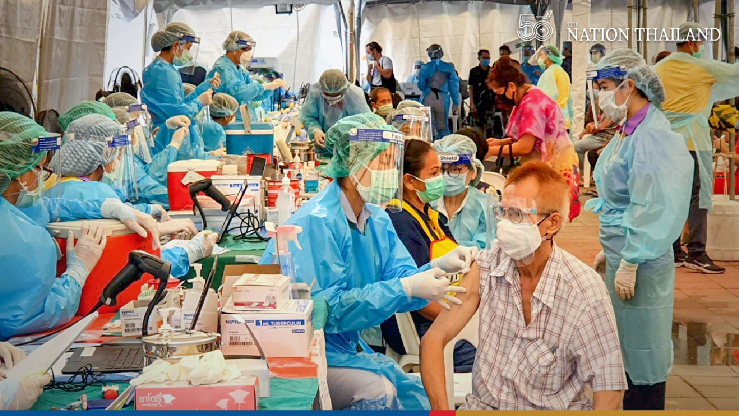 Over 5,000 people vaccinated in Klong Toei, more than 8,000 tested Over 5,000 people vaccinated in Klong Toei, more than 8,000 tested