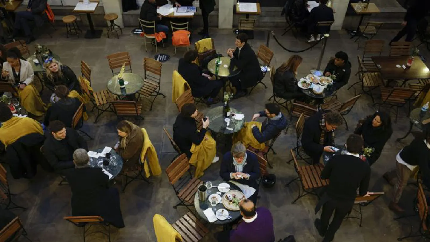 U.K. restaurants hit with chef shortage as indoor dining resumes U.K. restaurants hit with chef shortage as indoor dining resumes