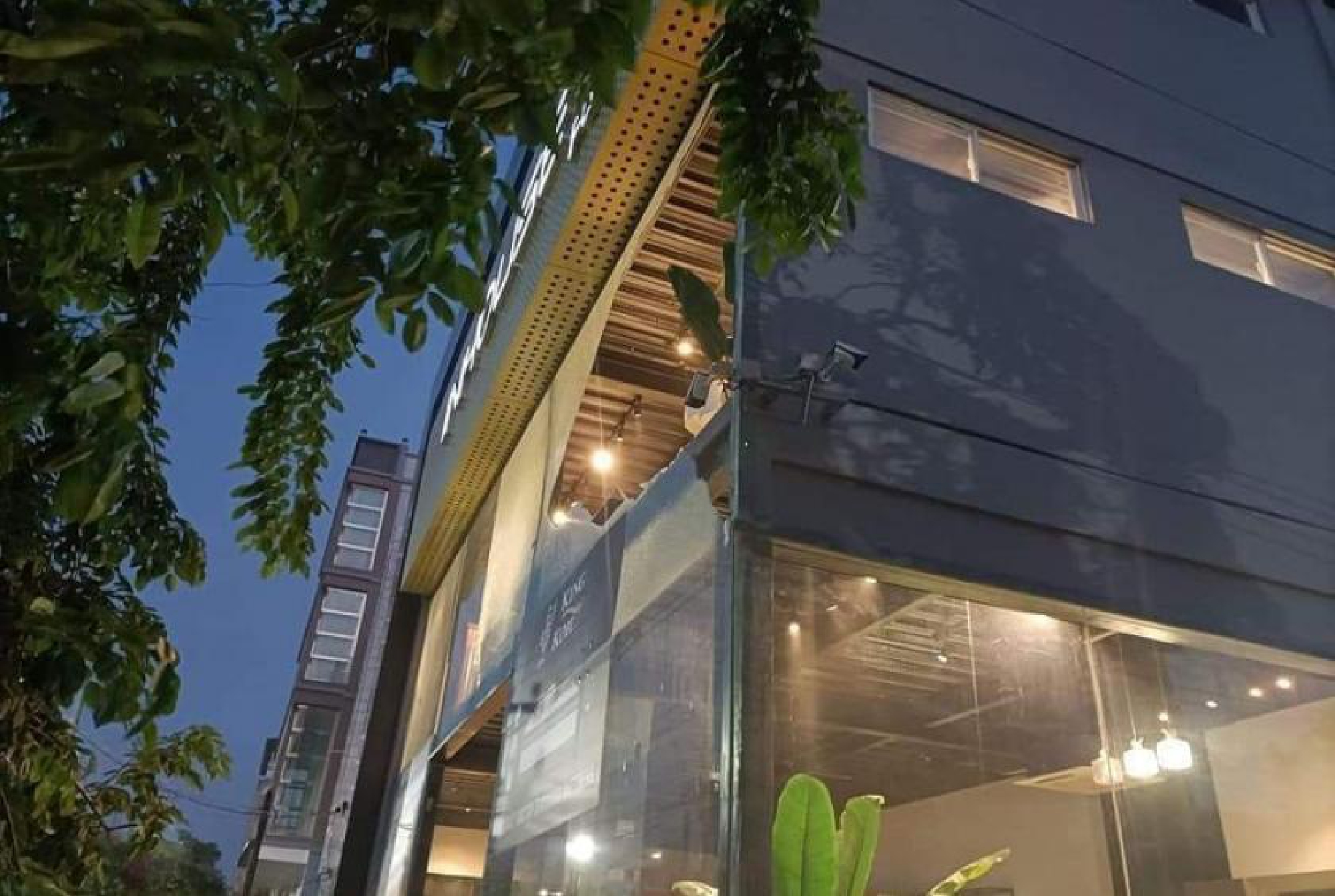 Series of bomb blasts hit Mandalay, at least 15 bombs went off: locals