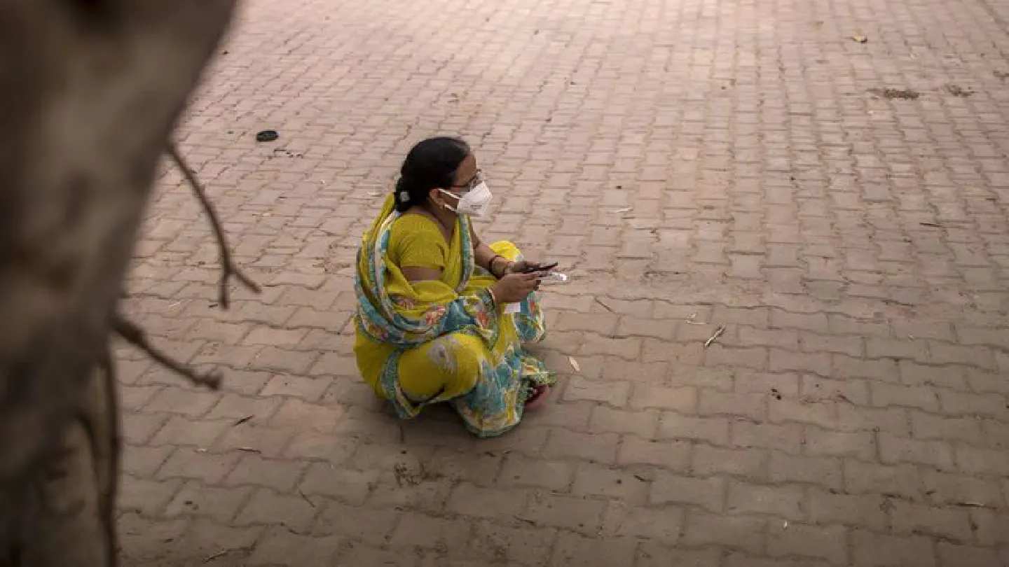 Doctors on 48-hour shifts as Indias hospitals pushed to brink