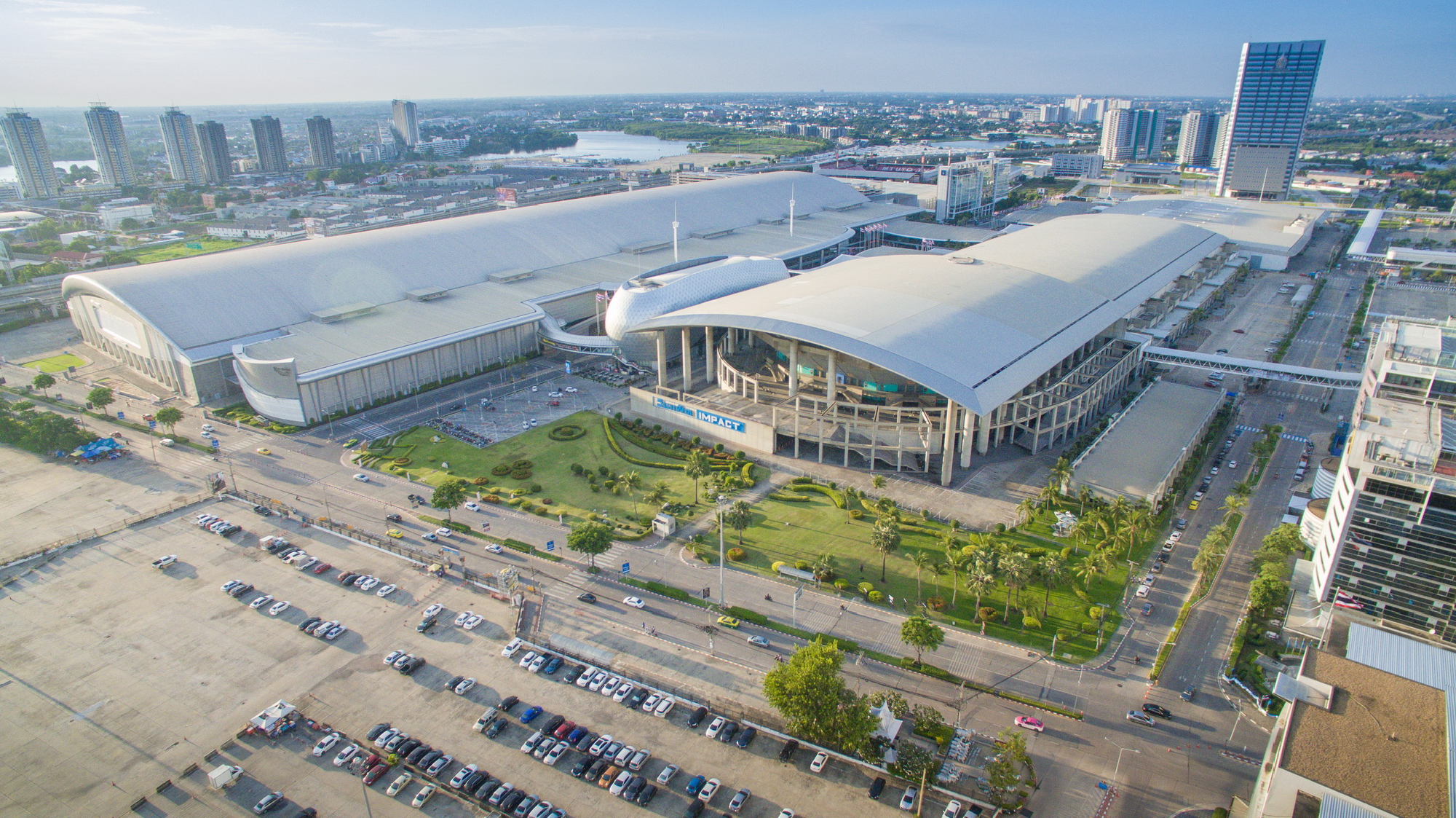 Impact Muang Thong Thani offers Challenger Hall as field hospital