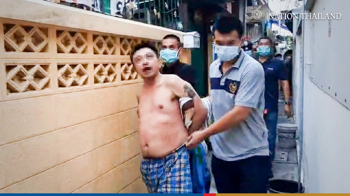 Drug-crazed knifeman chases Pheu Thai group through Bangkok neighbourhood
