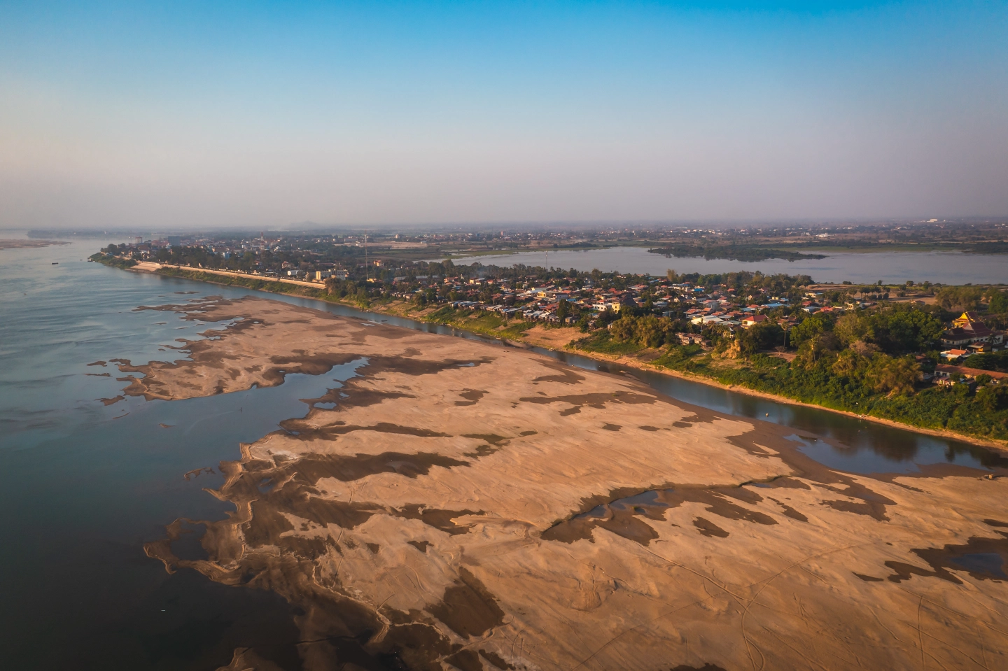 Low dry season flows in Mekong drive down Cambodia’s Tonle Sap, countries urged to improve basin-wide management Low dry season flows in Mekong drive down Cambodia’s Tonle Sap, countries urged to improve basin-wide management