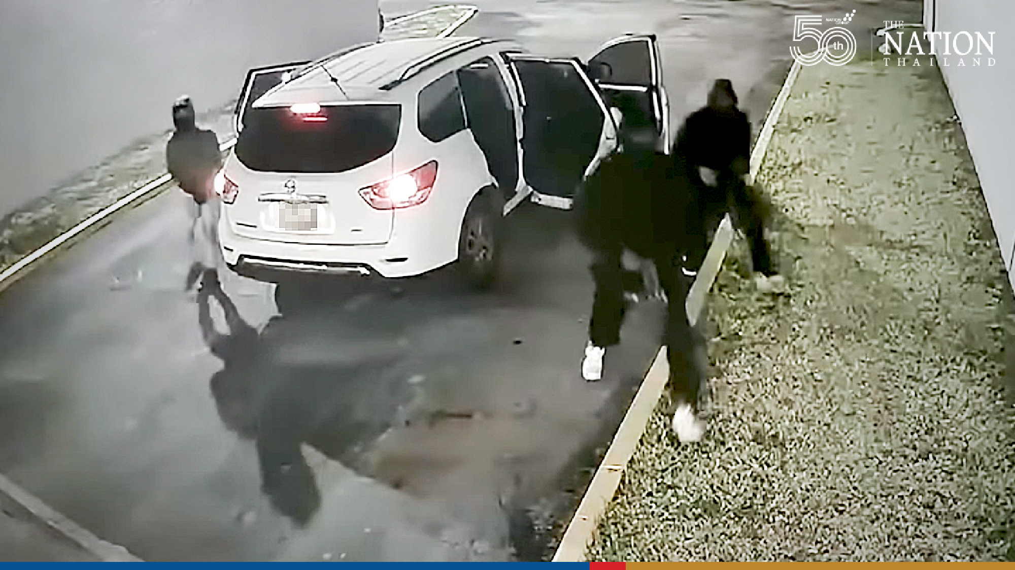 Police searching for gunmen in Miami area shooting that left at least 2 dead, 21 injured