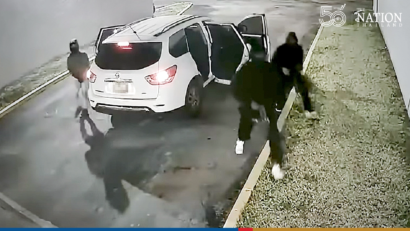 Police searching for gunmen in Miami area shooting that left at least 2 dead, 21 injured