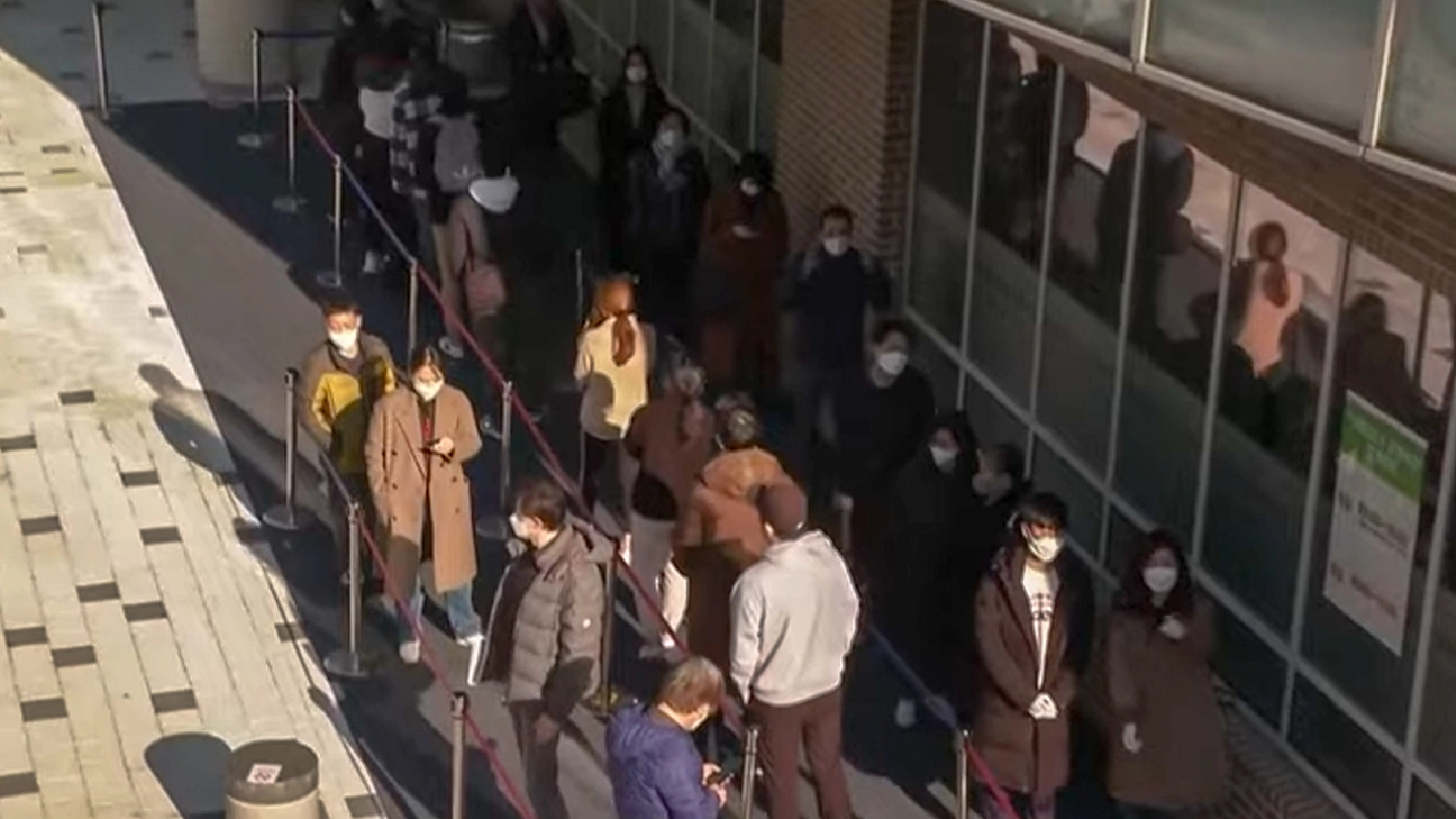 In Korea’s online vaccine hunts, the tech-savvy and time-rich are often at ‘unfair’ advantage