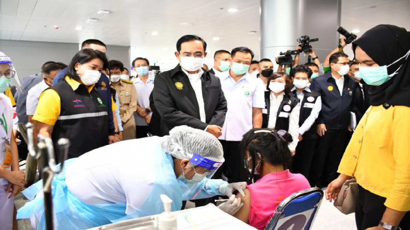 PM visits inoculation centre, assures enough vaccine for everybody