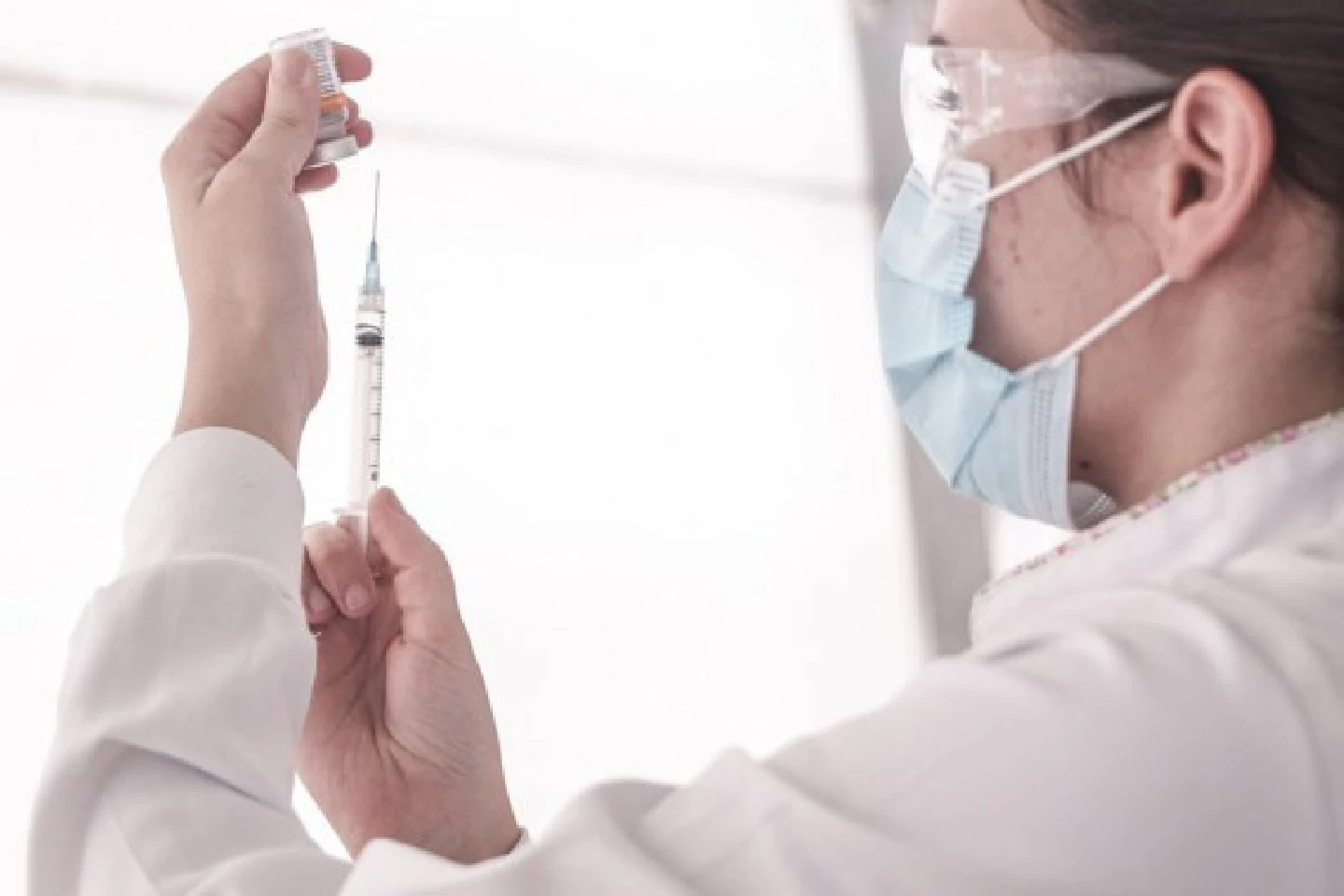 Brazil sets new daily COVID-19 vaccination record, the Ministry of Health said .