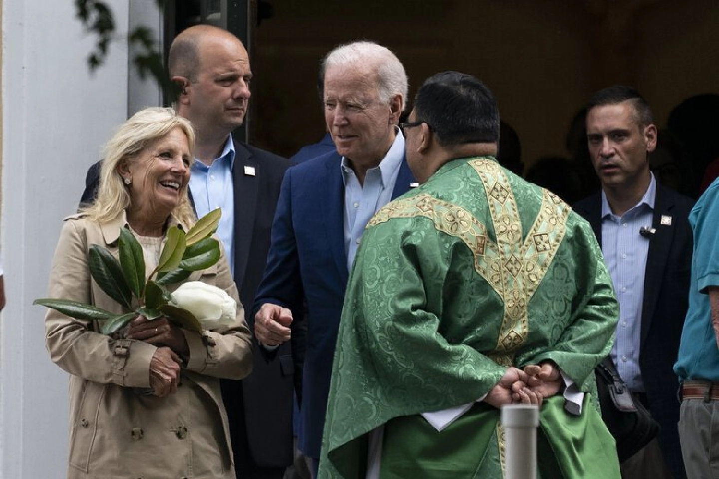 After controversy, U.S. Catholic bishops announce no national policy on withholding Communion from politicians After controversy, U.S. Catholic bishops announce no national policy on withholding Communion from politicians