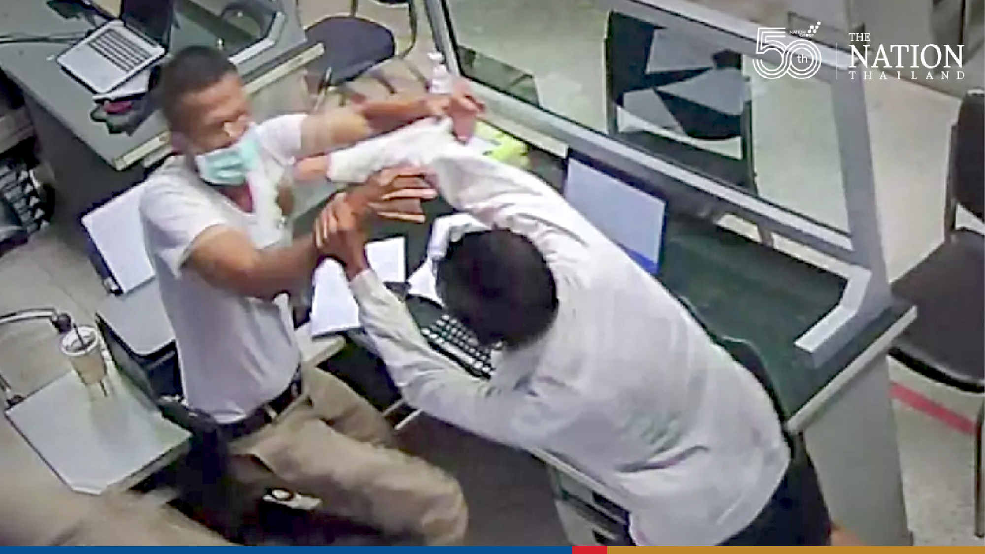 ‘Houdini’ escapes handcuffs in police station and starts swinging