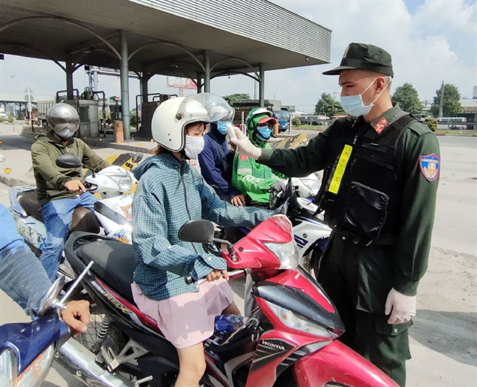 [Vietnam] Avoid excessive COVID-19 measures that disrupt business and production: Gov’t