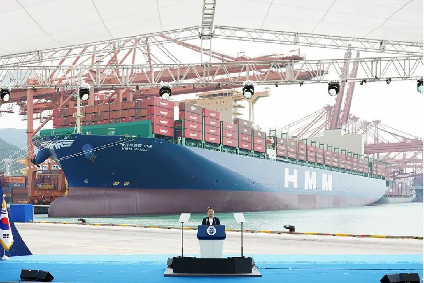 Moon pledges full support for shipping supremacy