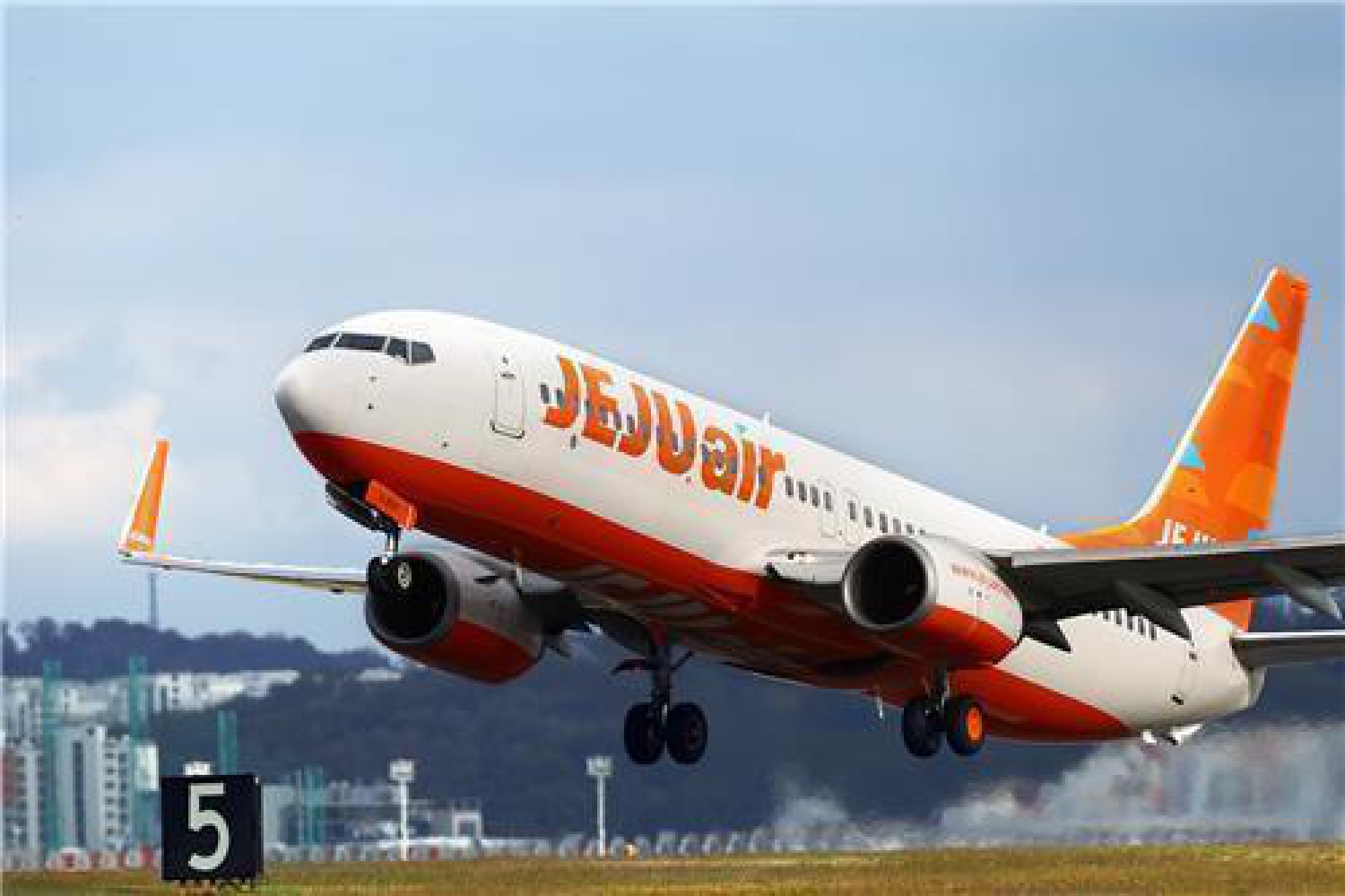 Jeju Air resumes flights to Saipan amid vaccination drive