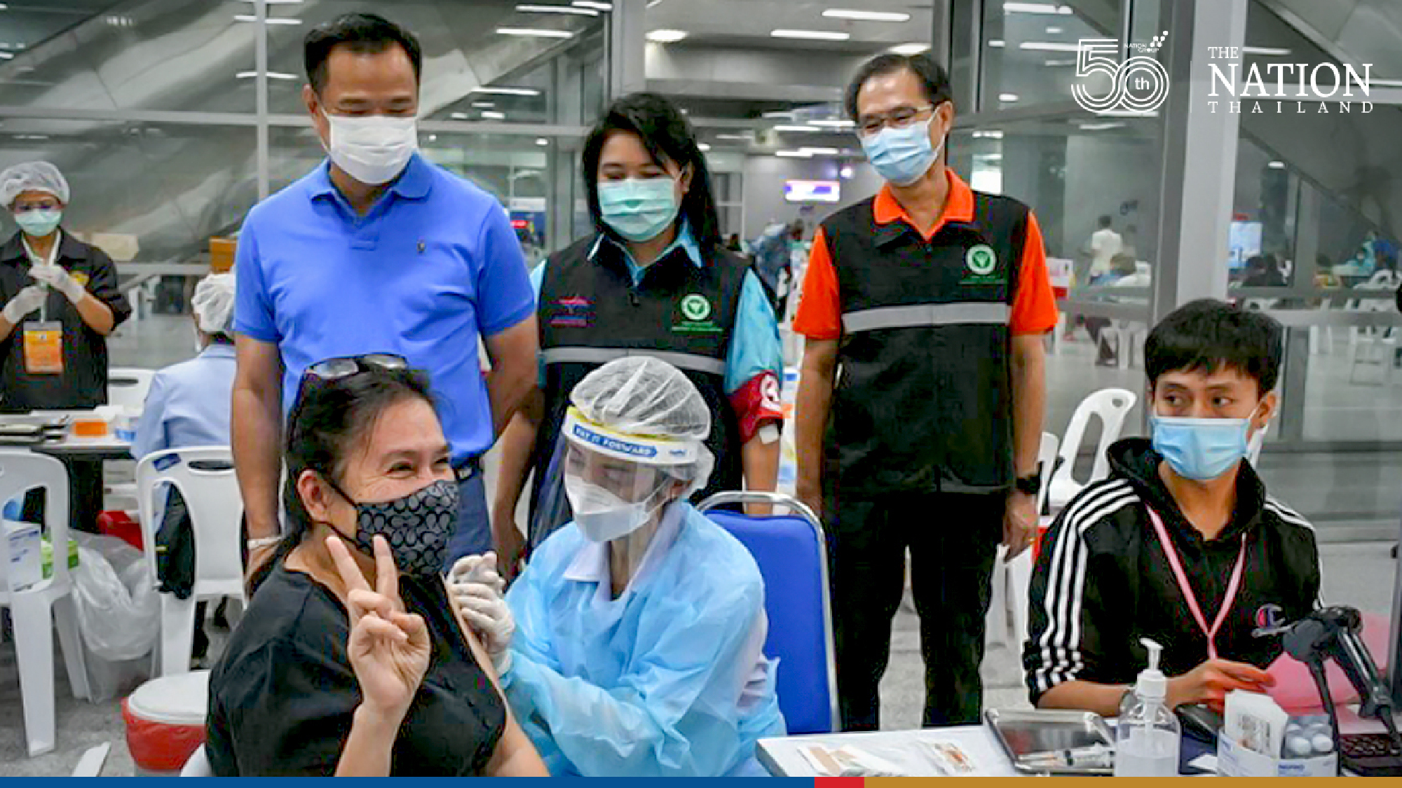 Over 100,000 transport workers jabbed at Bangkok’s Bang Sue station