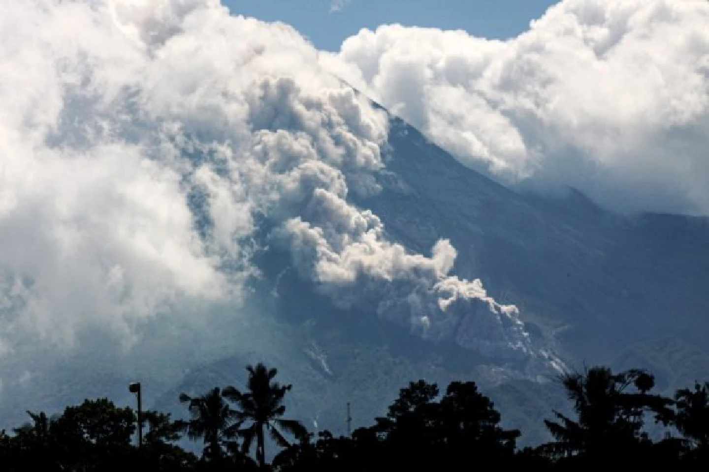 Ash clouds belched as far as 2,000 m to the southeast from Indonesias Mount Merapi