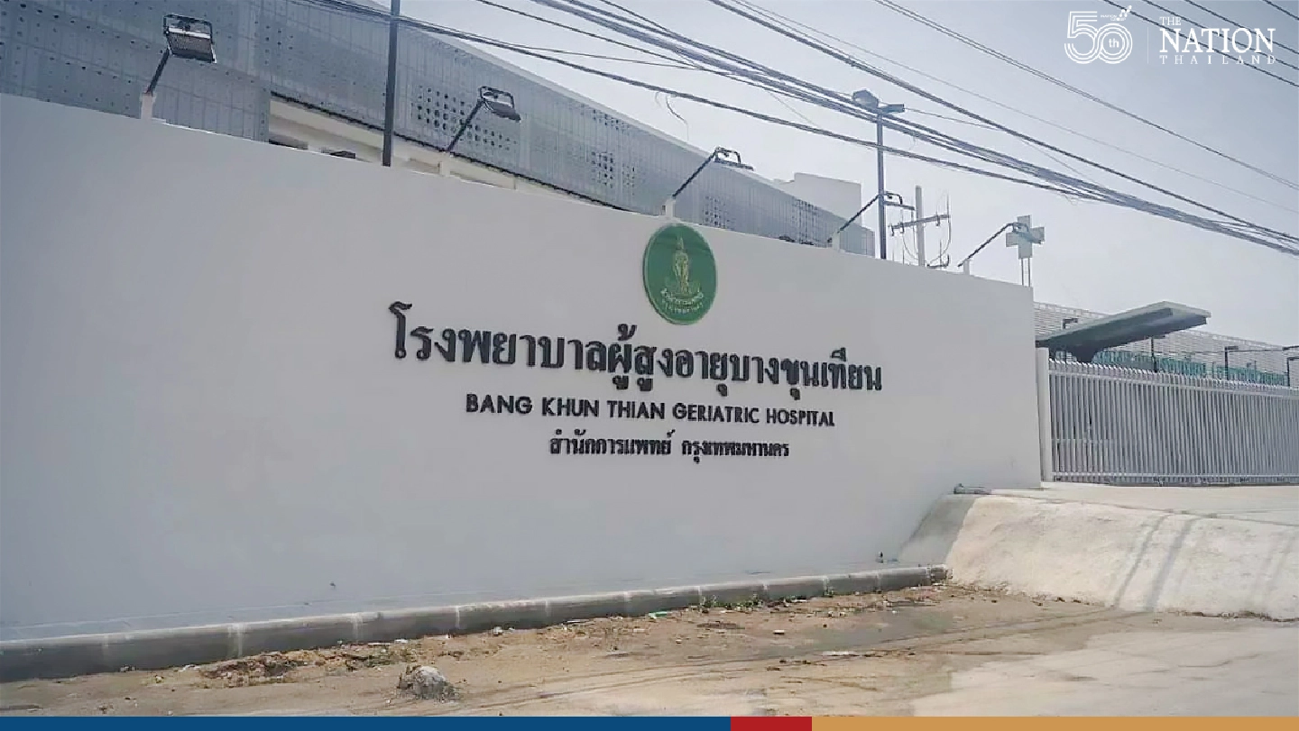 Myanmar man falls to death from second floor of Bang Khun Thian field hospital