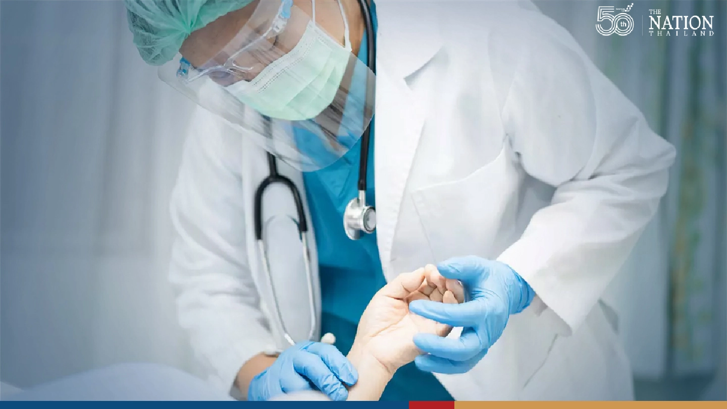 Immunologist infected after 2 doses of Sinovac urges other brands for medics